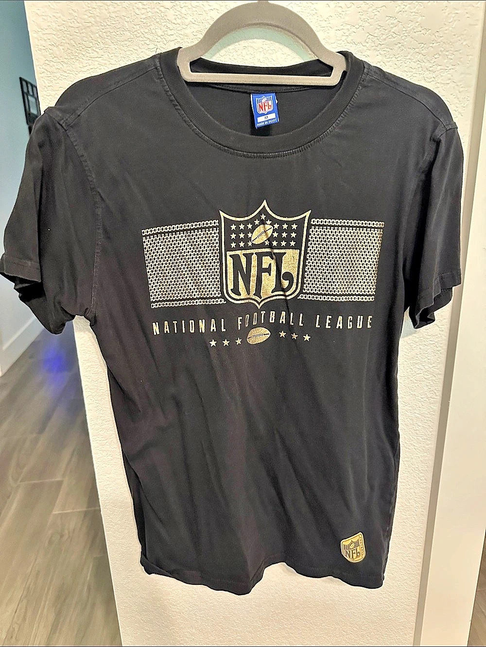 NFL Shield Logo Black & Gold Graphic T-Shirt Black Medium